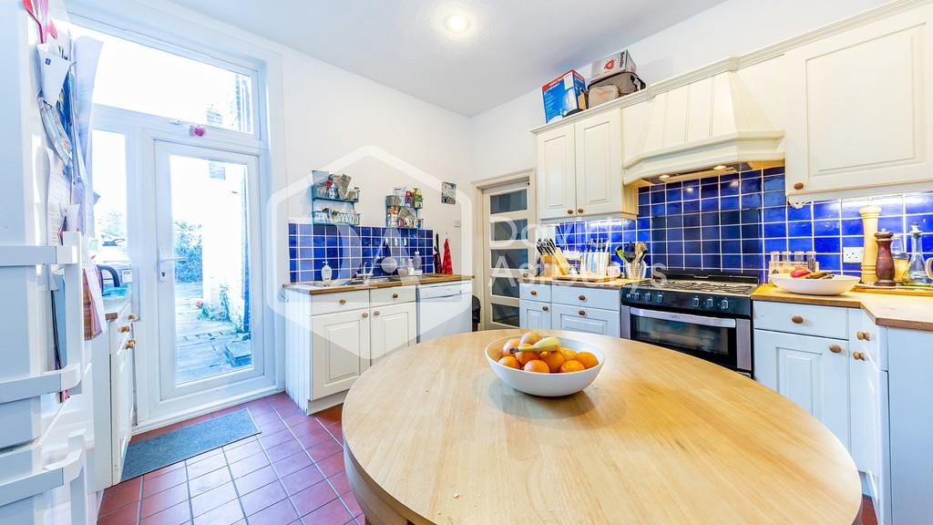 Tetherdown, Muswell Hill, London 4 bed terraced house £3,700 pcm (£