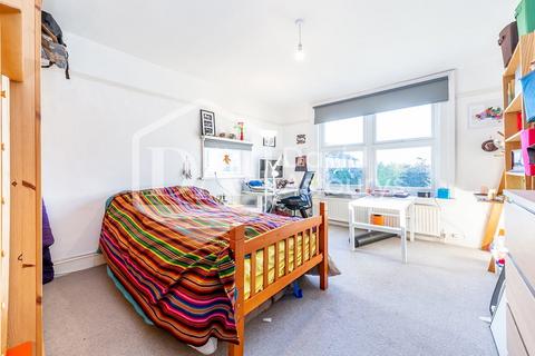 4 bedroom terraced house to rent, Tetherdown, Muswell Hill, London