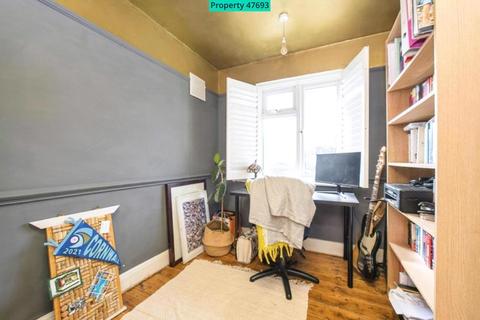 10a Whitton Waye, Whitton, Hounslow, TW3 2LU