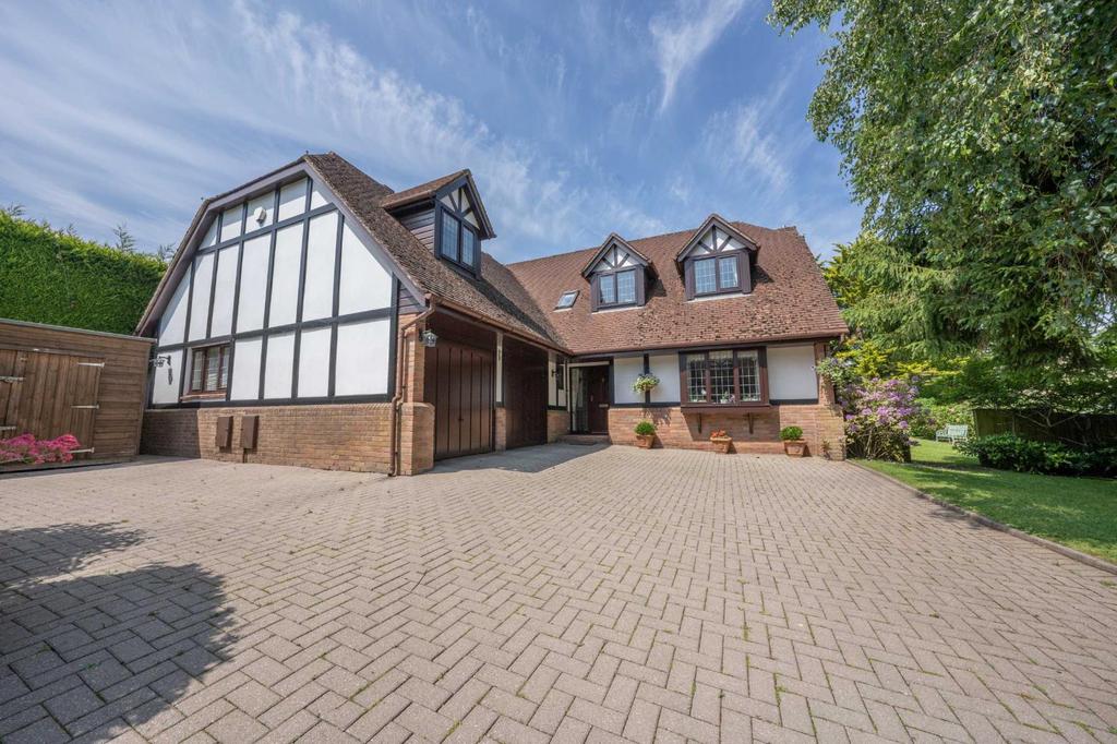 Bradbury Farm Lane, Crick, Caldicot 5 bed detached house £650,000