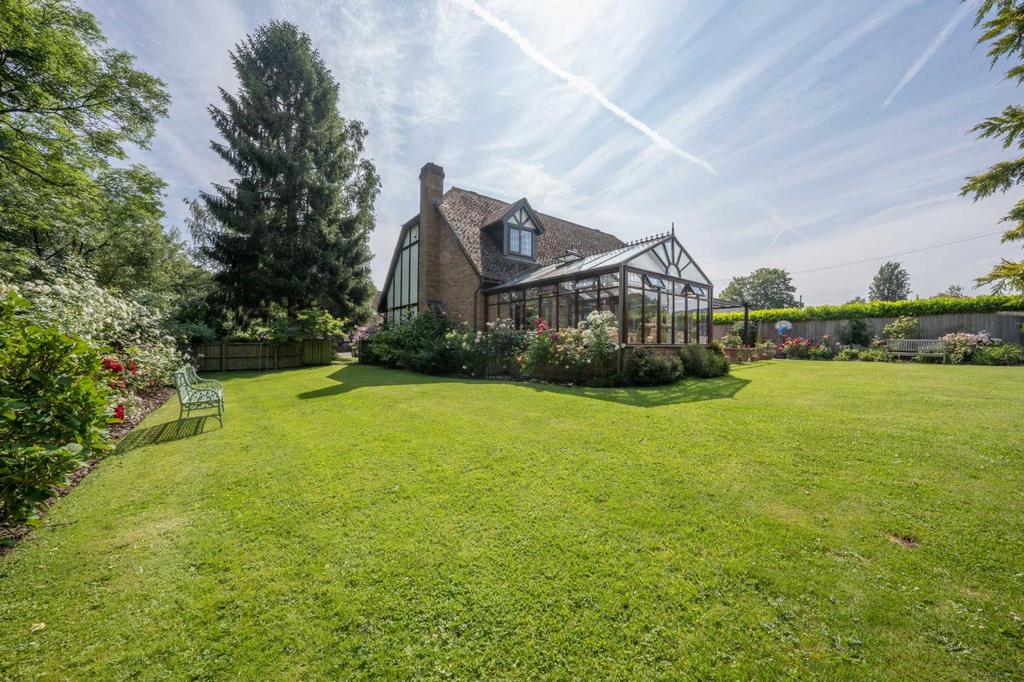 Bradbury Farm Lane, Crick, Caldicot 5 bed detached house £650,000