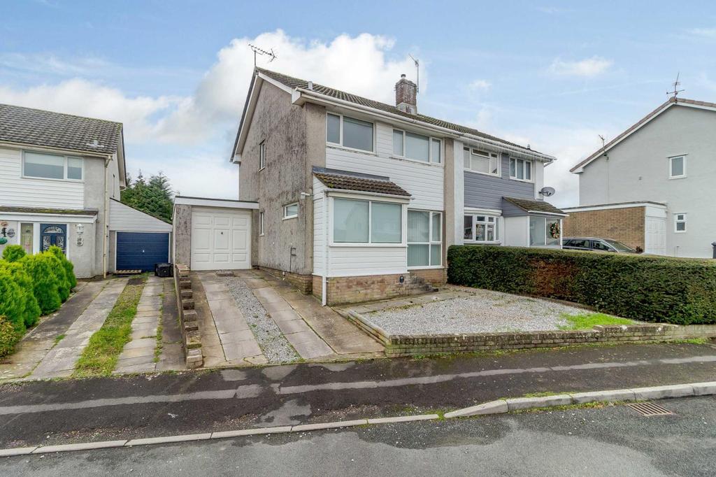 Normandy Way, Chepstow 3 bed semidetached house £250,000