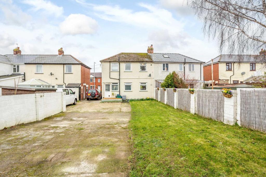 Newport Road, Caldicot 3 bed semidetached house £250,000