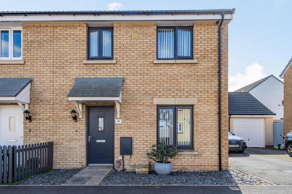 Bloomery Circle, Newport 3 bed semidetached house £250,000