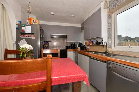 19 Ryebrook Road, Leatherhead, KT22 7QG