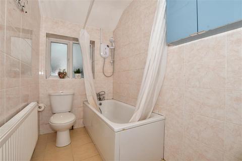 19 Ryebrook Road, Leatherhead, KT22 7QG