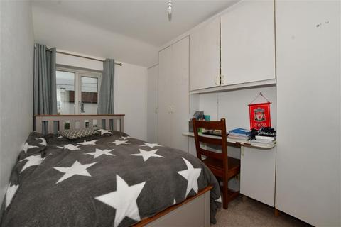 19 Ryebrook Road, Leatherhead, KT22 7QG