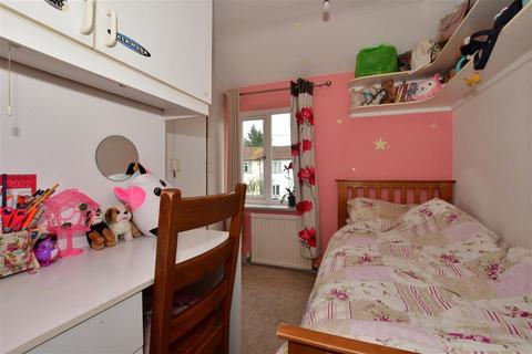 19 Ryebrook Road, Leatherhead, KT22 7QG