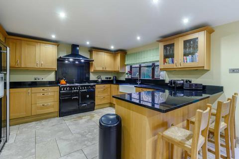 5 Kennett Grange, Llangybi, Usk, NP15 1QF