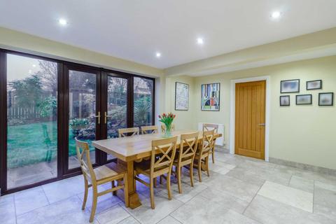5 Kennett Grange, Llangybi, Usk, NP15 1QF