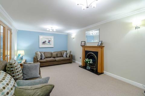 5 Kennett Grange, Llangybi, Usk, NP15 1QF