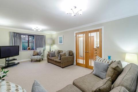 5 Kennett Grange, Llangybi, Usk, NP15 1QF