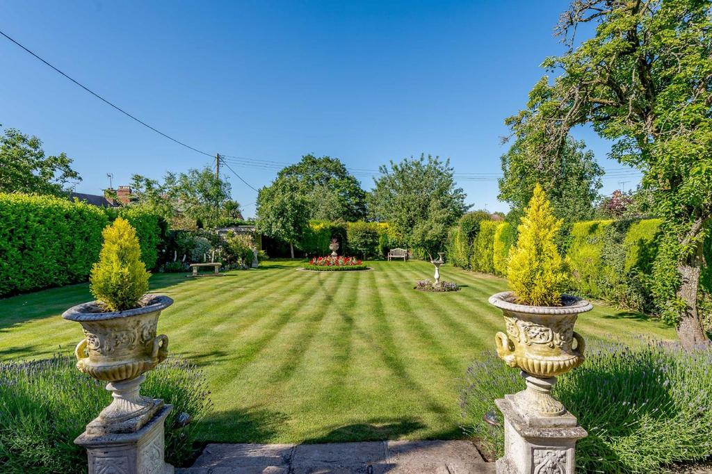 Ashfield Park Road, Ross on Wye 6 bed semidetached house £775,000