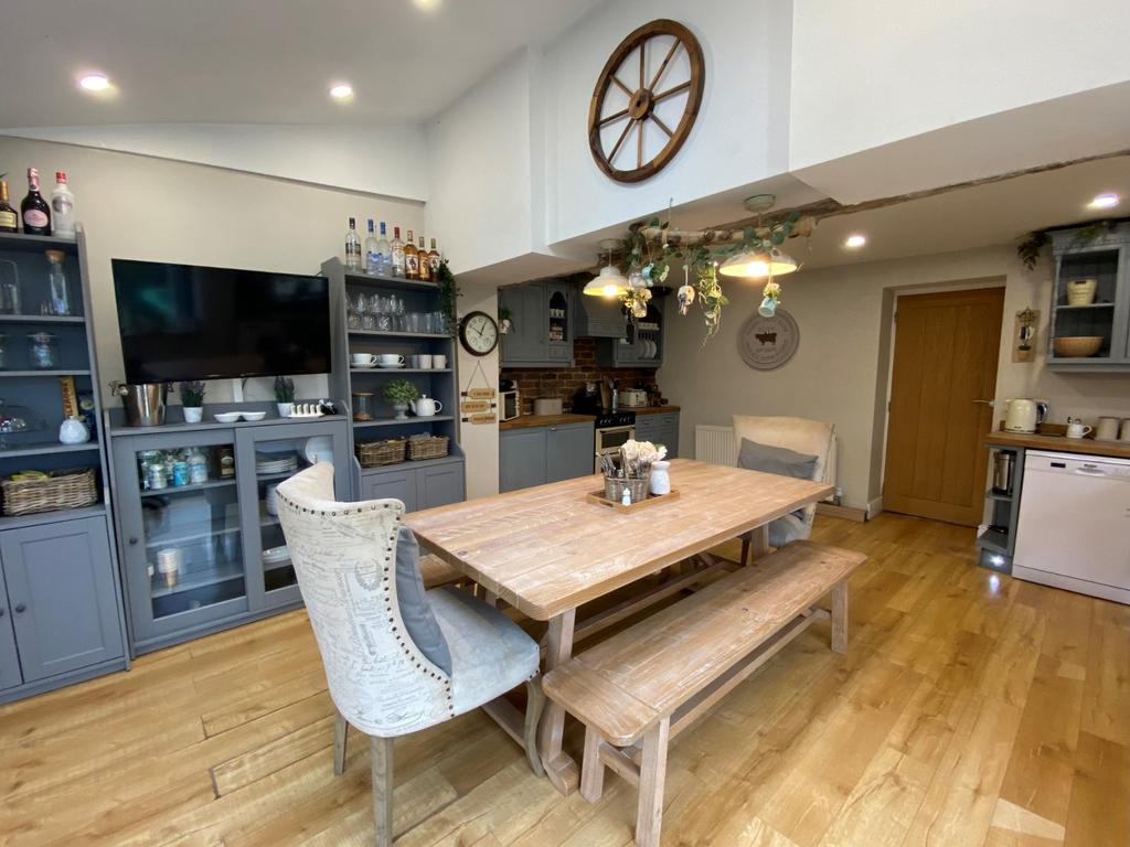 Northorpe Lane, Mirfield, WF14 3 bed semidetached house £215,000