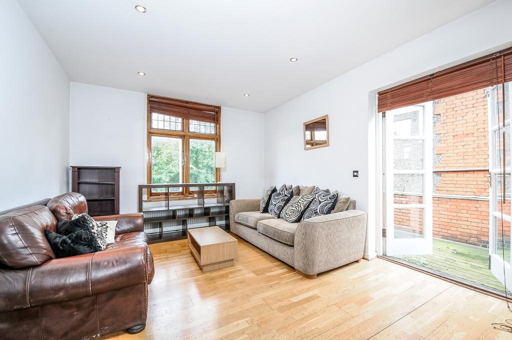 Clapham Common West Side Battersea SW4 2 bed apartment £1,850 pcm (£427 pw)