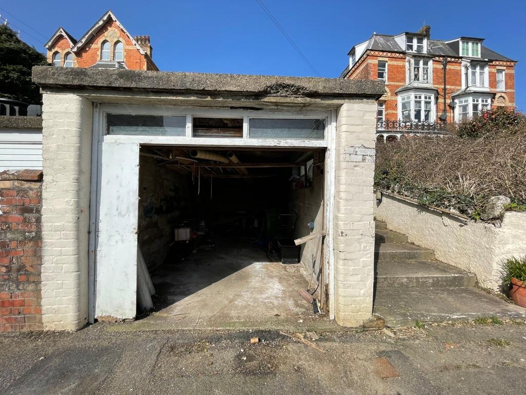 Devon Garage £15,000