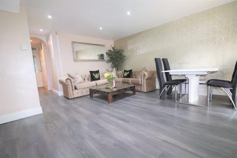 24 Kingsway, Bebington, Wirral, CH63 5NS