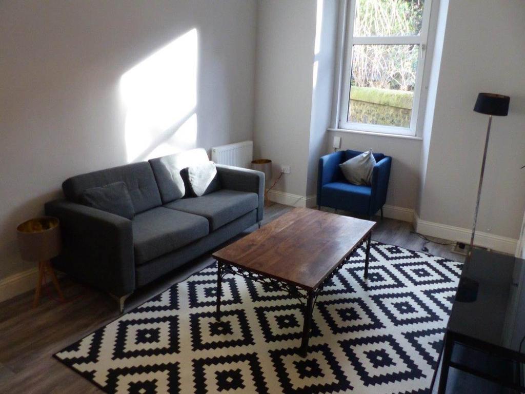 Elgin Terrace, Hillside, Edinburgh 1 bed flat £850 pcm (£196 pw)