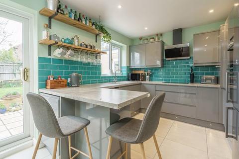 28 Cherry Tree Close, Southmoor, Abingdon, OX13 5BE
