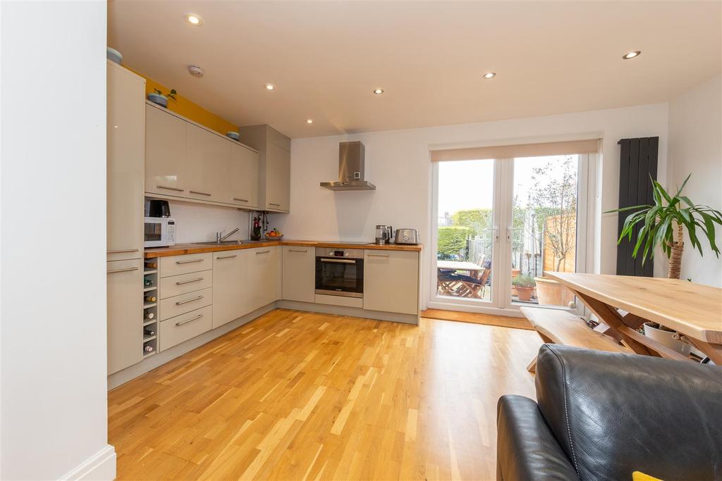 Kitchen/Dining Area