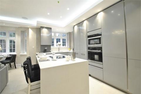 2 bedroom flat for sale, Wellington Court, St Johns Wood NW8