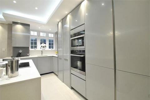 2 bedroom flat for sale, Wellington Court, St Johns Wood NW8