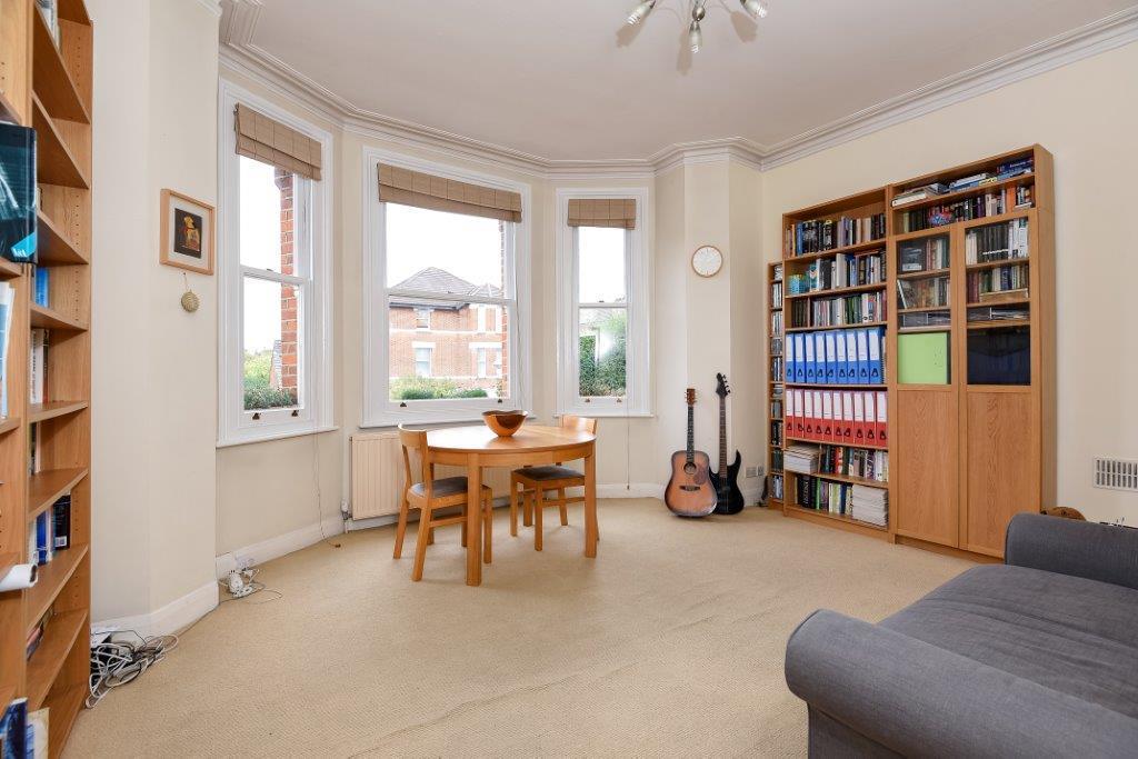 Road, Putney SW15 1 bed flat £1,650 pcm (£381 pw)