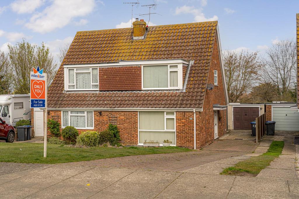 Shearwater Avenue, Whitstable 3 bed semidetached house £400,000