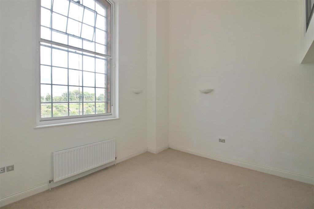 Earlestown Way, Wolverton, Milton Keynes 2 bed terraced house £1,195