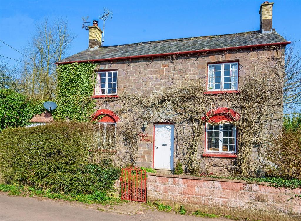 Knowle, Crediton 3 bed detached house £375,000