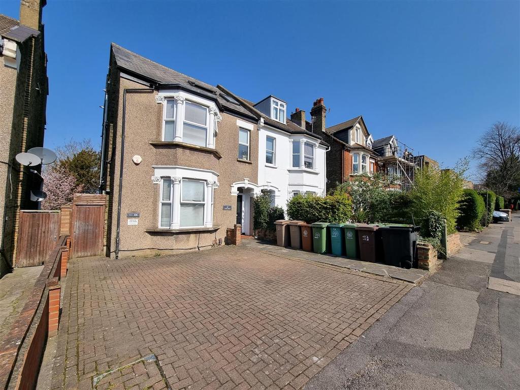 Cedar Road, SM2 Studio £840 pcm (£194 pw)