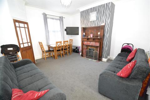 72 Bartle Lane, Bradford, BD7 4QA