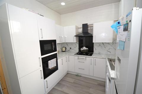 72 Bartle Lane, Bradford, BD7 4QA