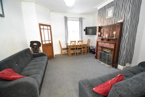 72 Bartle Lane, Bradford, BD7 4QA