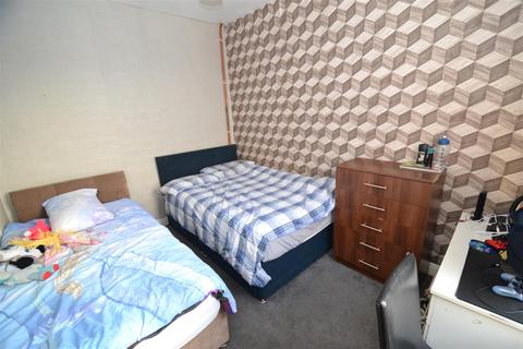 72 Bartle Lane, Bradford, BD7 4QA