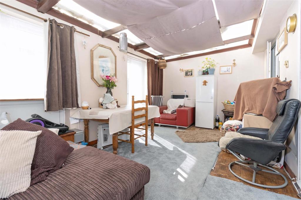 Palatine Road, GoringBySea, Worthing 2 bed semidetached bungalow £