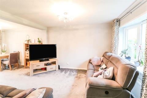 35 Peacocks, Harlow, CM19 5NY