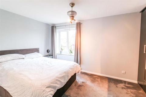 35 Peacocks, Harlow, CM19 5NY
