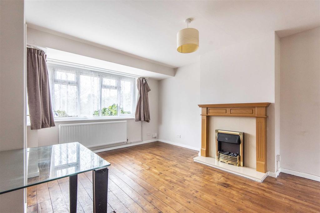 Redhatch Drive, Earley, Reading 2 bed semidetached house £400,000
