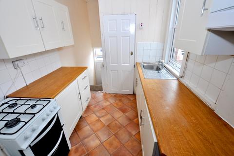 4 bedroom flat to rent, Kelvin Grove, Sandyford, Newcastle Upon Tyne