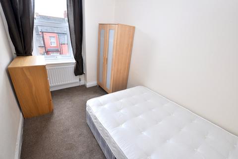 4 bedroom flat to rent, Kelvin Grove, Sandyford, Newcastle Upon Tyne