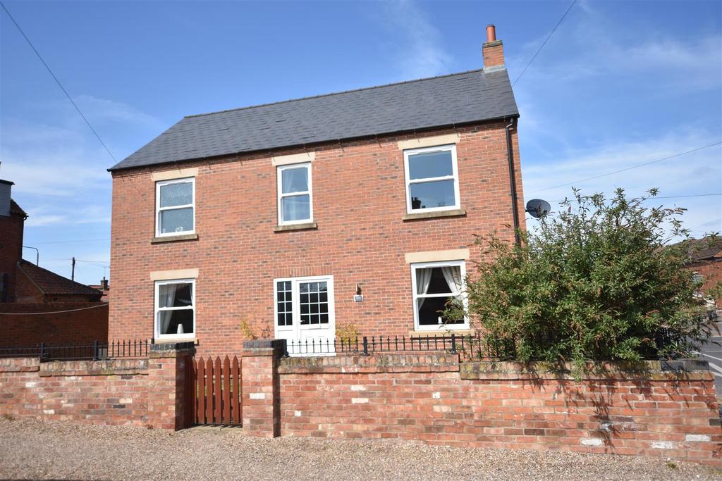 Main Street, Balderton, Newark 4 bed detached house for sale £300,000