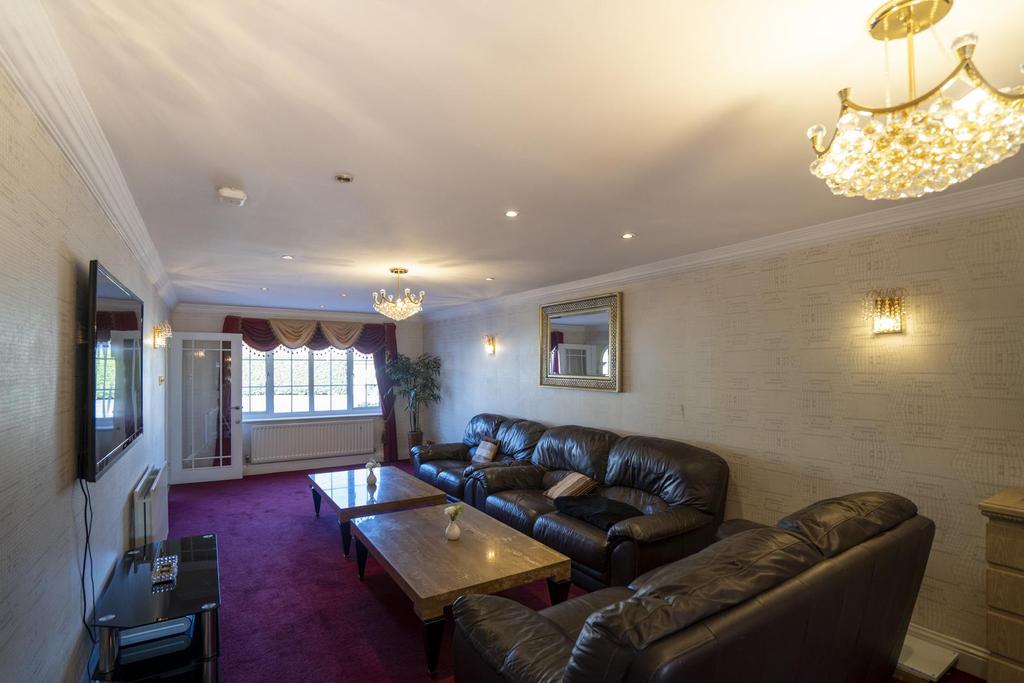 Living room/ dining room