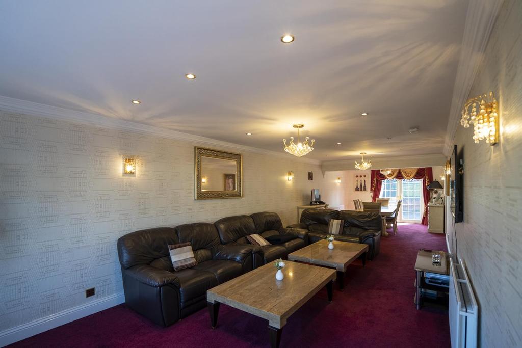 Living room/ dining room