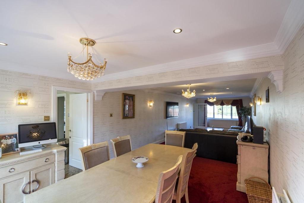 Living room/ dining room