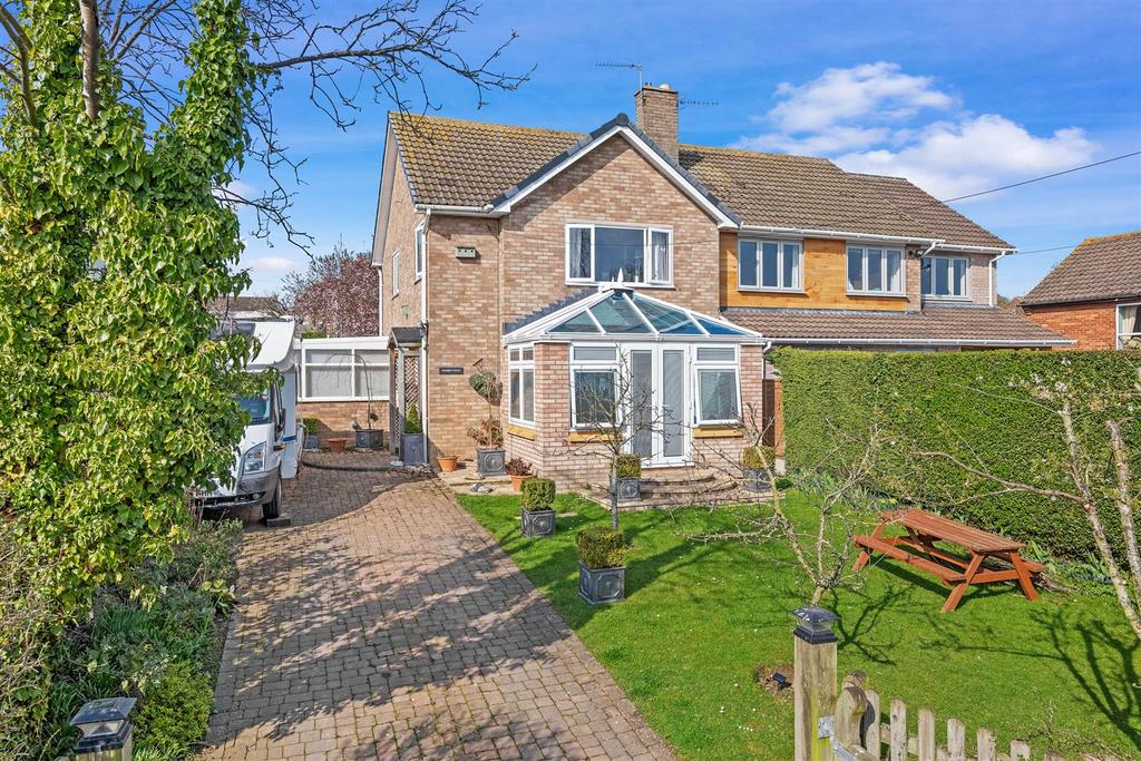 Malinshill Road, Evesham 2 bed semidetached house £300,000