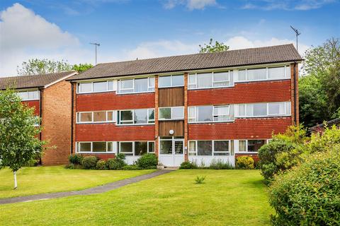 2 bedroom flat for sale - Master Close, Oxted