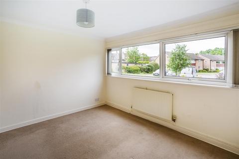 2 bedroom flat for sale - Master Close, Oxted