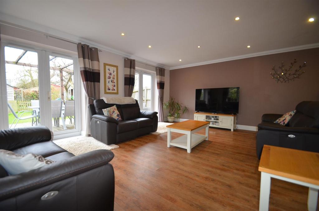 Graham Gardens, Luton 4 bed detached house £525,000