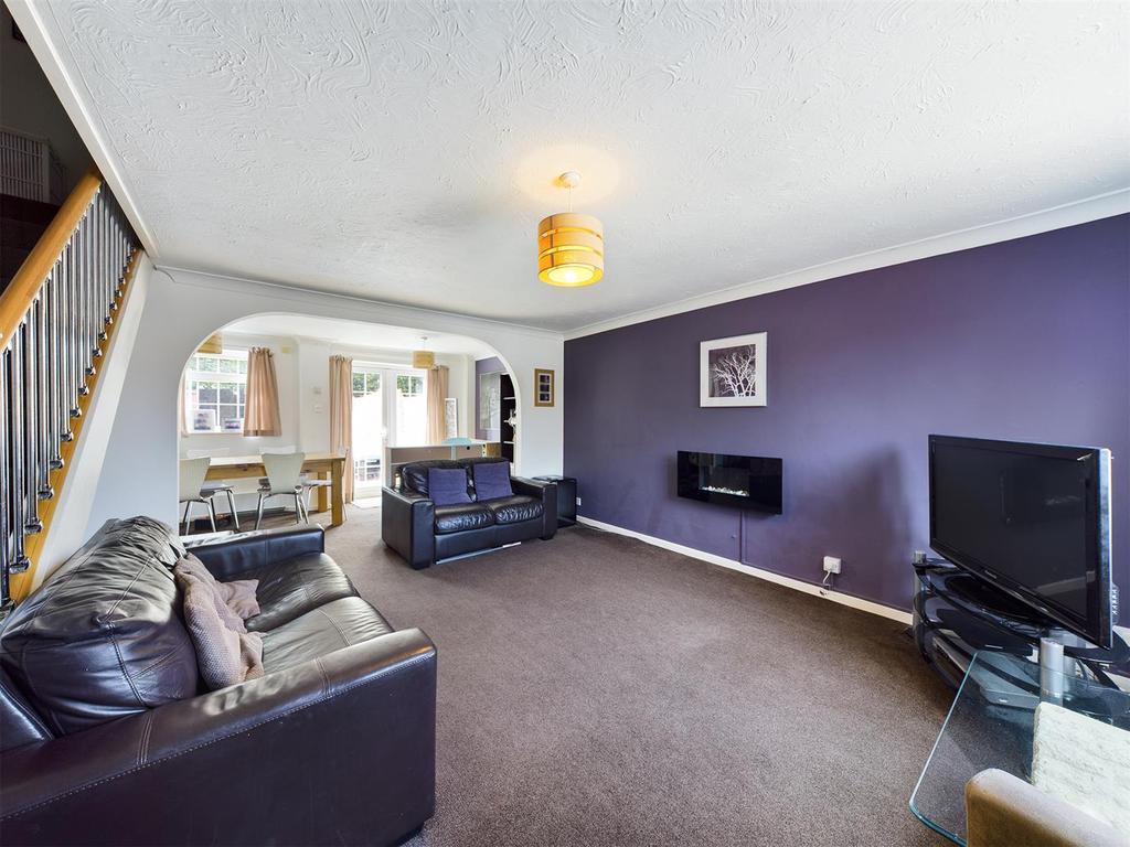 Ellington Drive, Basingstoke 3 bed semidetached house £350,000